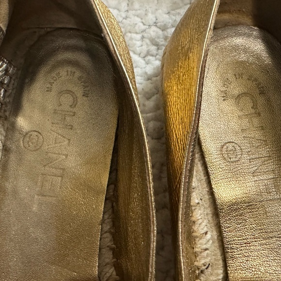CHANEL Metallic Gold & Black Espadrilles – Size 38 - Picture 14 of 16